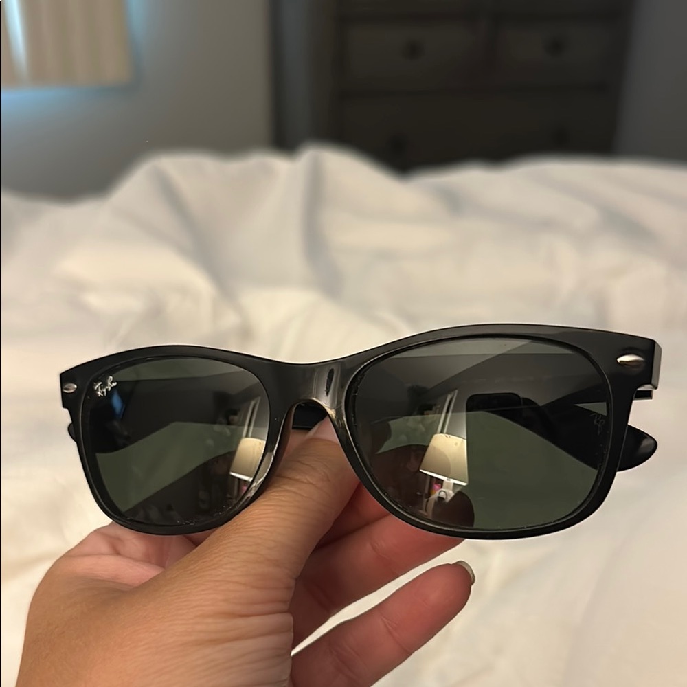 Ray-Ban Classic Black Shades - Picture 4 of 4